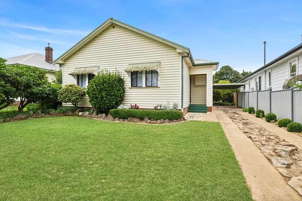 12 Wade Street, Crookwell, NSW 2583