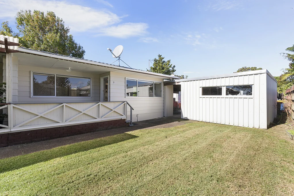 3/11a Bayside Avenue, Te Atatu Peninsula, Waitakere City, Auckland