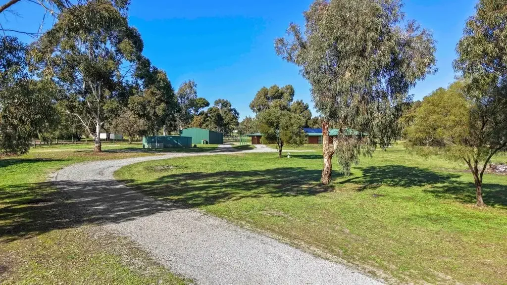 Lower Chittering 4房  A Country Lifestyle to Treasure - Farmhouse Charm, Five Acres & Endless Possibilities