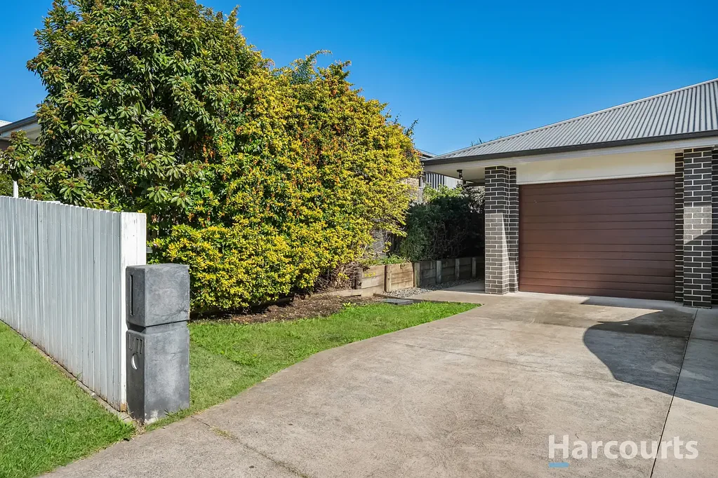 West Wallsend 3બેડરૂમ Stylish Torrens Title Duplex Offering Space, Comfort and Easy Living