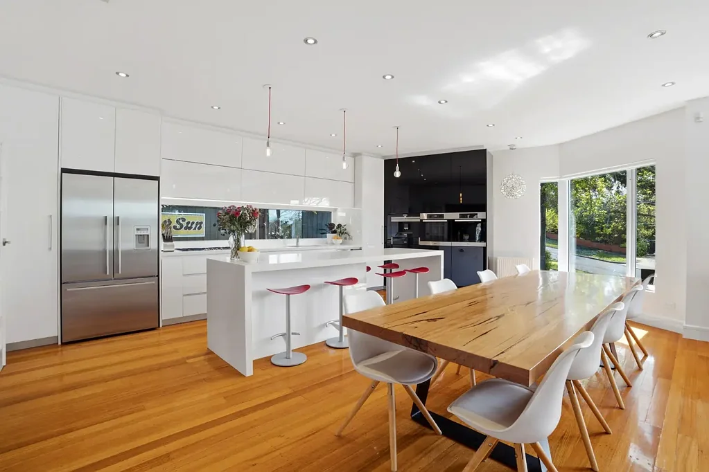 Balwyn North 5कमरा Elevated, Renovated, Balwyn High Zone