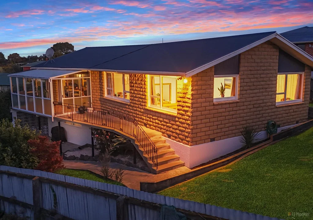 Marchwiel 3房  Sunny Summerhill Stone Home