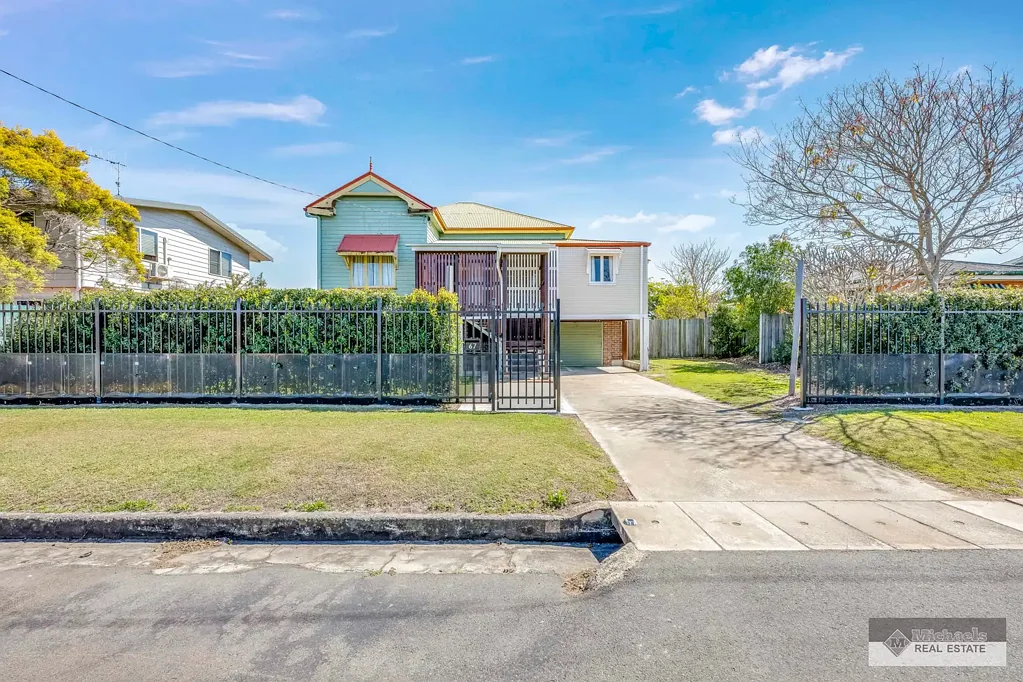 Bundaberg West 4ਬੈੱਡਰੂਮ Classic Queenslander Charm on a Spacious 1,012 m² Block!