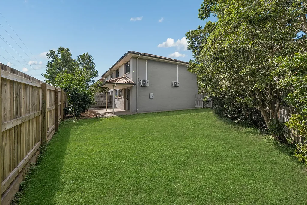 Murrumba Downs 3部屋 WOW a renovated end townhouse with HUGE GARDEN