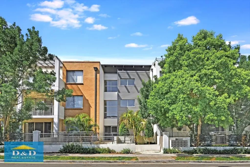 Huge Luxury 2 Bedroom Apartment. Freshly painted, new carpet, blinds and lights. Spacious Lounge & Dining. 2 Bathrooms.