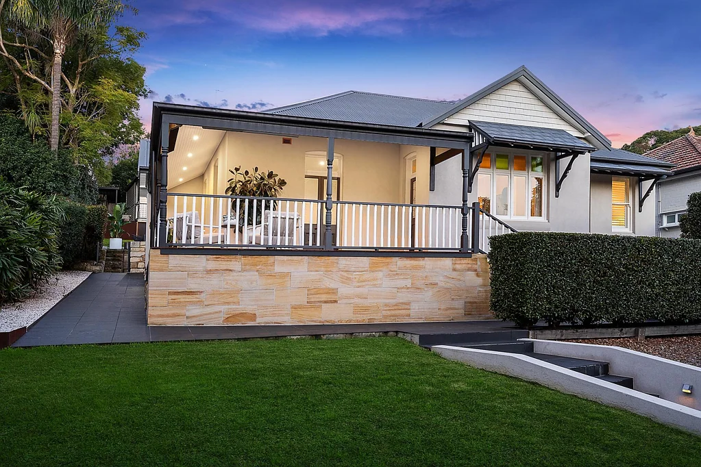 Greenwich 5 Slaapkamer Beautifully Reimagined Family Entertainer in a Blue Ribbon Location