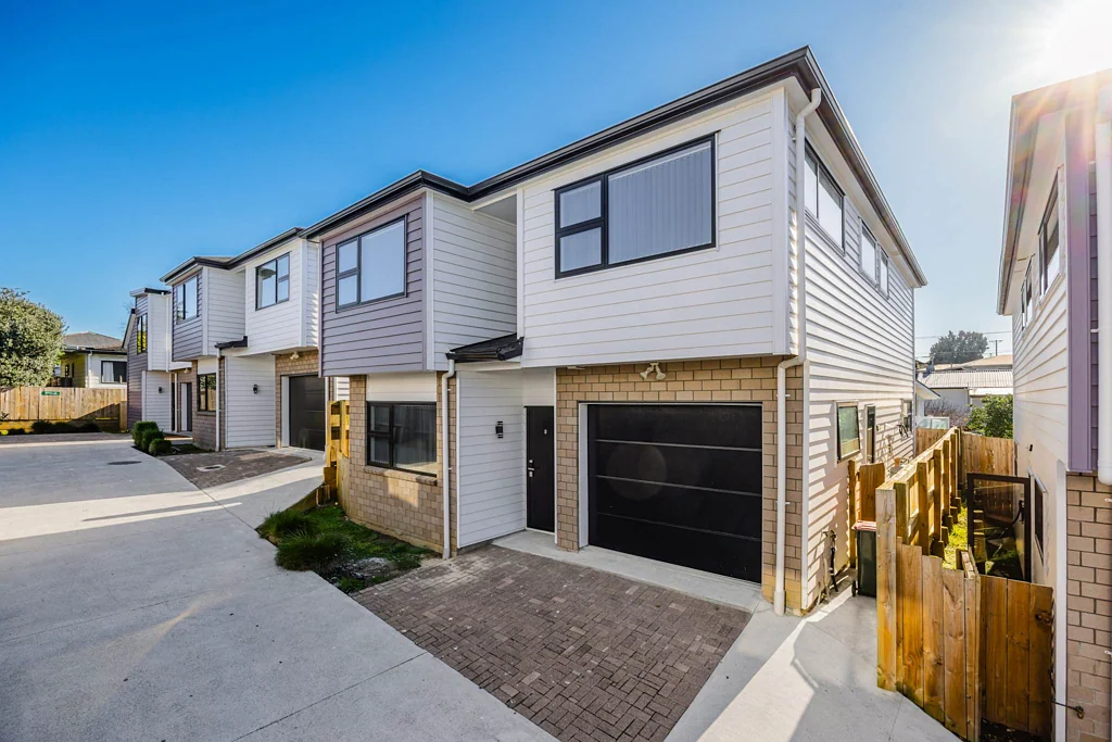 Manurewa 4房  Standalone Family Home with 4Bedrooms + Media Room