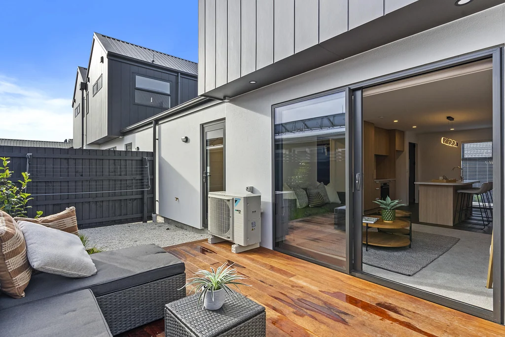 Woolston 2침실 Brand New with Garaging!