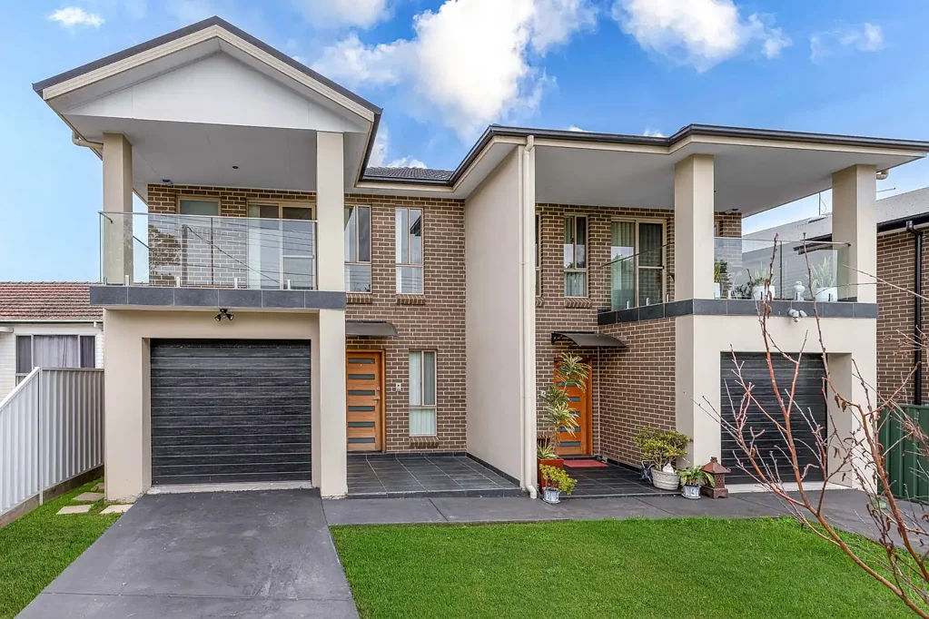 Padstow 4ห้องนอน Modern Brick Duplex - Vacant and Ready to Move In