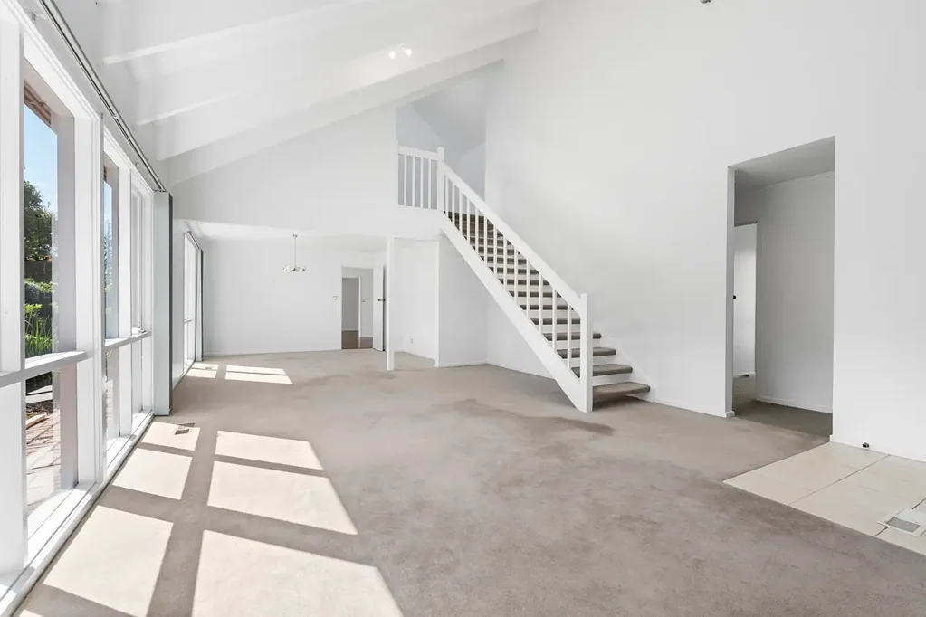 FAMILY HOME IN PRIME LOCATION!!