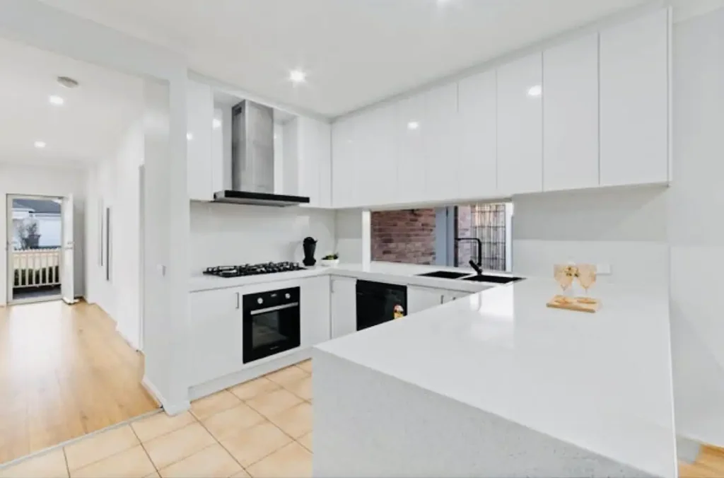 4 Bedroom House Next to Highland Shopping Centre !!!