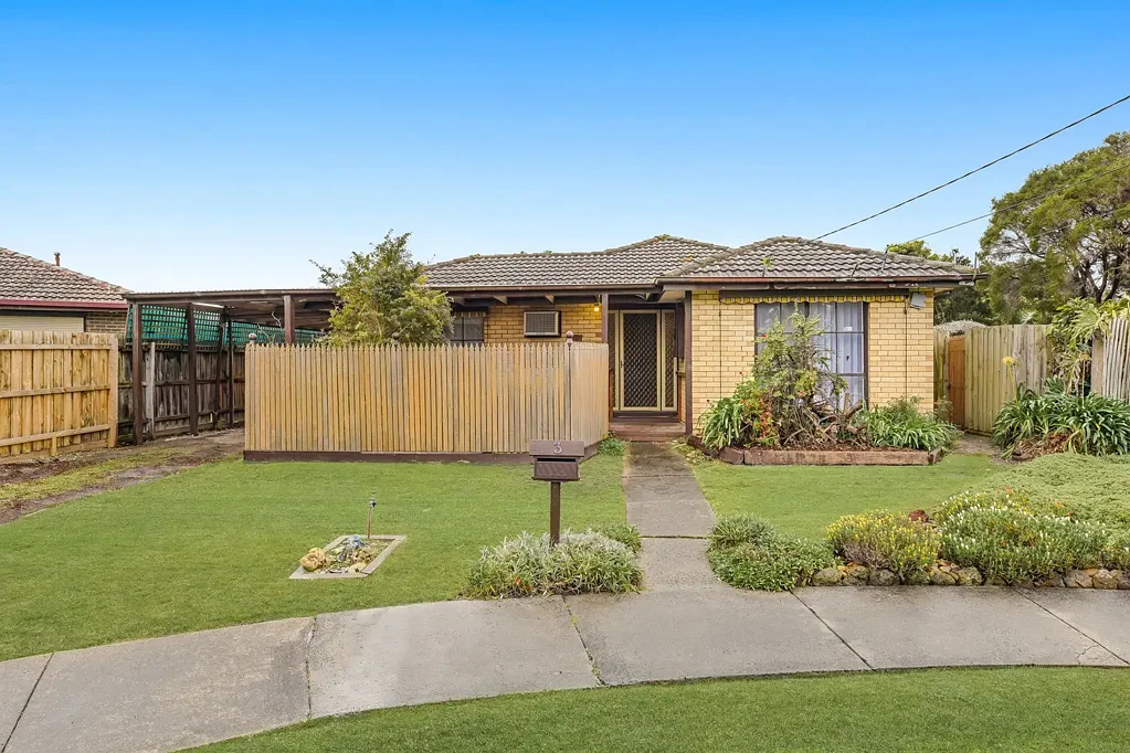 Noble Park 3 Bedroom The Brief: Light-filled family living with separate lounge and open-plan design