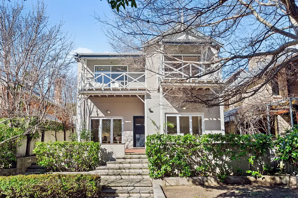 Shenton Park 4 Bedroom Tightly Held Location on Lake Jualbup