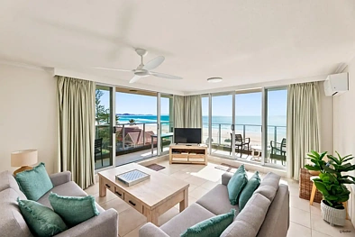 Coolangatta 2房  High-floor, Corner, Beachfront 2-bedroom apartment in �Kirra Gardens�