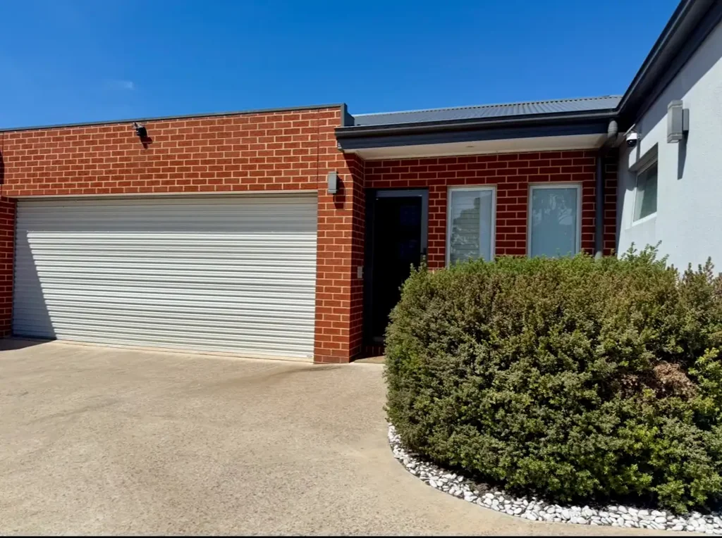 Available: January 2027 - Stylish Furnished 3-Bed Home in North Bendigo