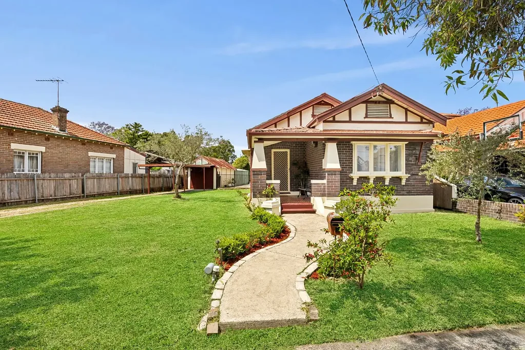 Ashbury 3ห้องนอน First Time Offered in Over 50 Years – Classic Family Home (21.5 m Frontage)
