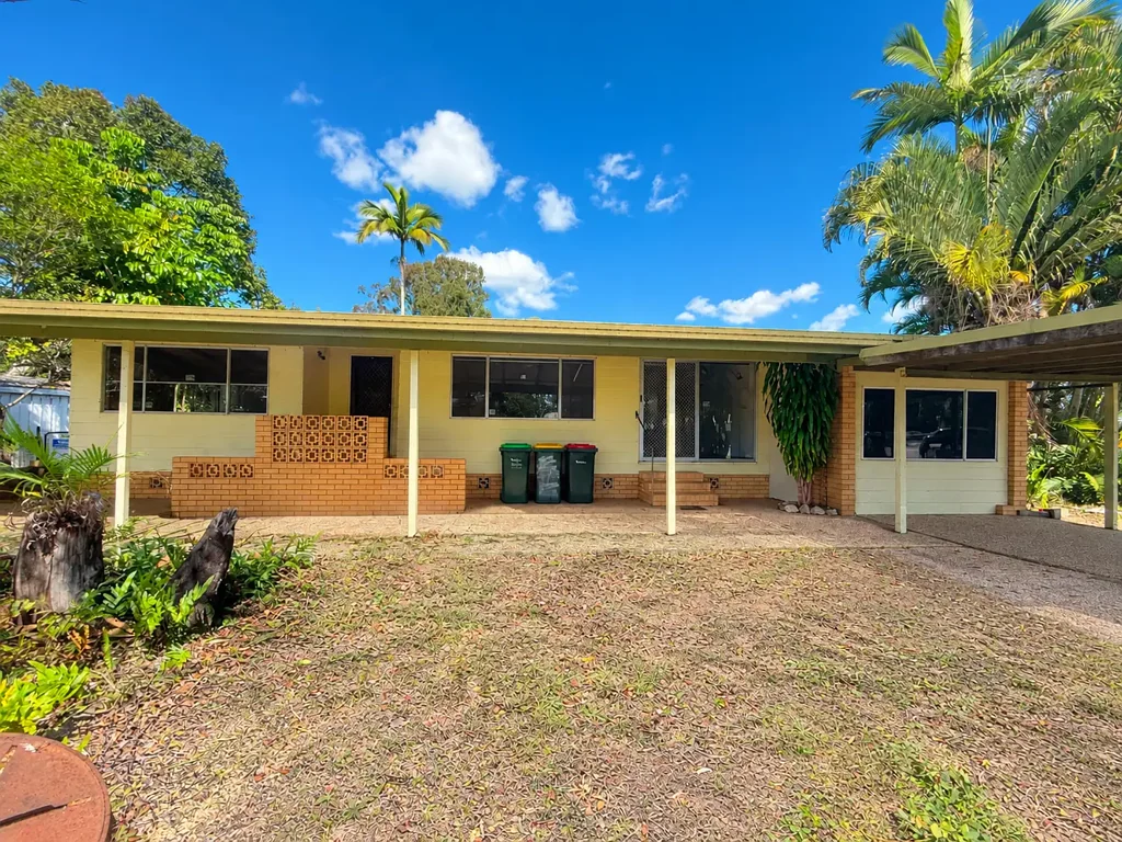 Charming 3 bedroom home, Available Now!