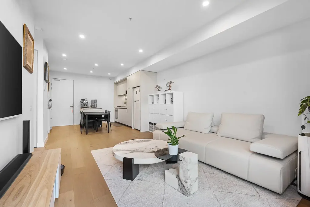 Burwood East 2कमरा Contemporary Ground-Floor Living with an Expansive Private Garden