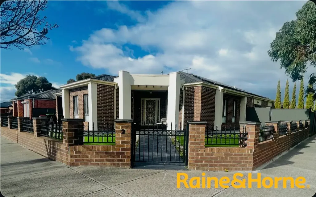 Home in the heart of the Spacious 4-bedroom, 2-bathroom family home in Craigieburn Suburbs