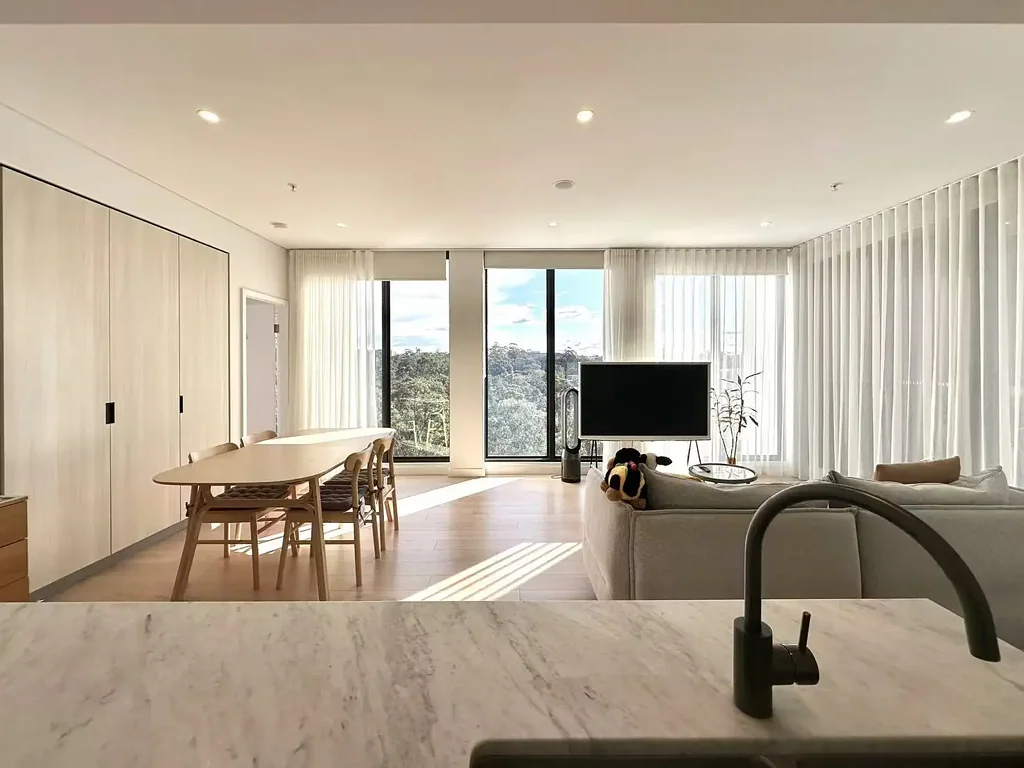 Fully Furnished | Timber Floor  Throughout | Nice View