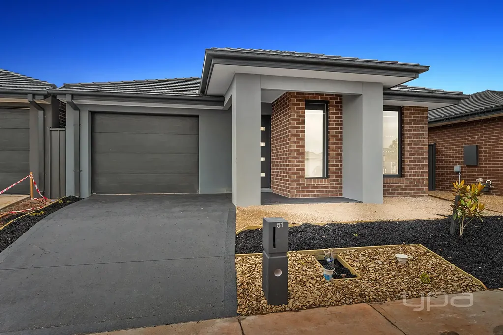 51 Adelong Boulevard, Cobblebank, VIC 3338
