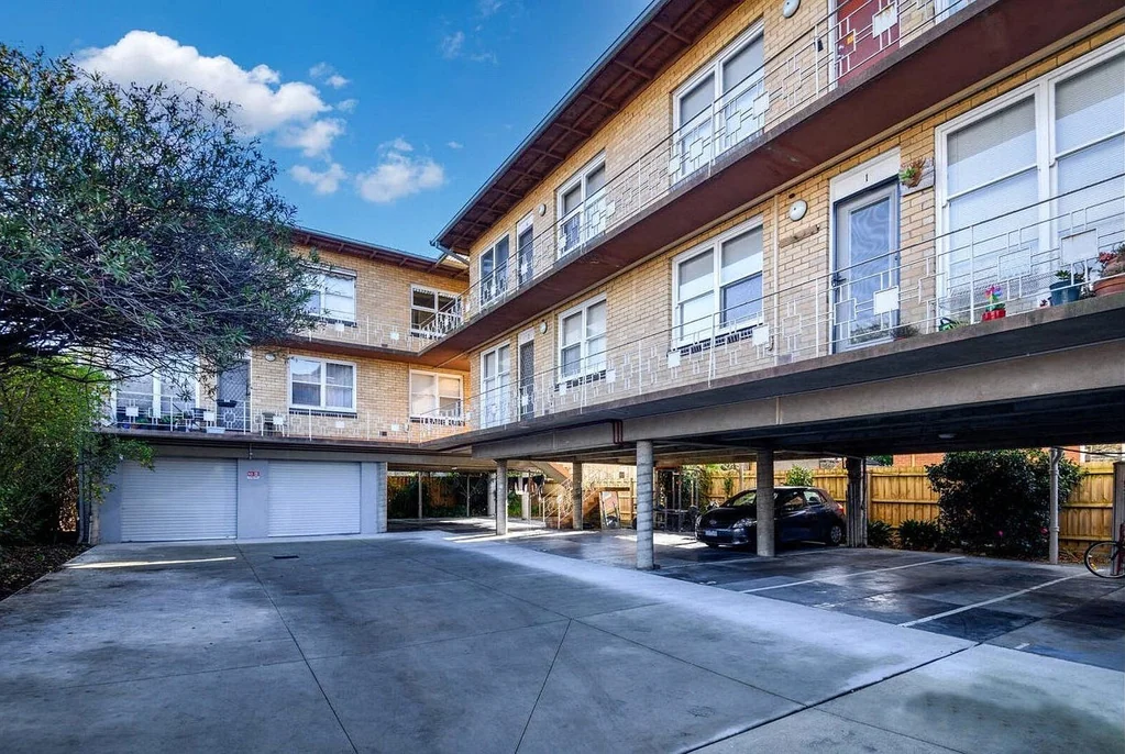 Private & Elevated One-Bedroom Apartment Near Ormond Station