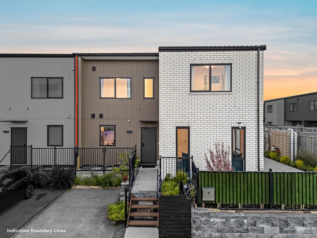 Flat Bush 3Moenga Lucky 8 – Sun-Drenched, Elevated & Fletcher Built!