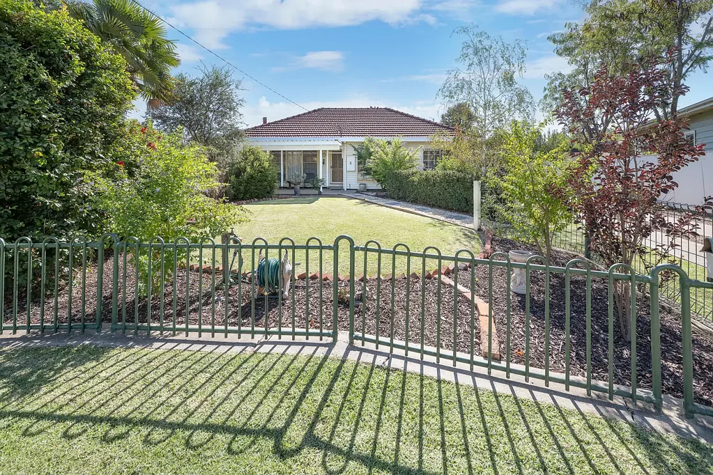Swan Hill 4બેડરૂમ Charming 3-Bedroom Weatherboard Home in Prime River Location