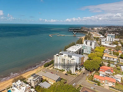 Redcliffe 3 Slaapkamer Rare Ground-Floor Waterfront Retreat at Queens Beach