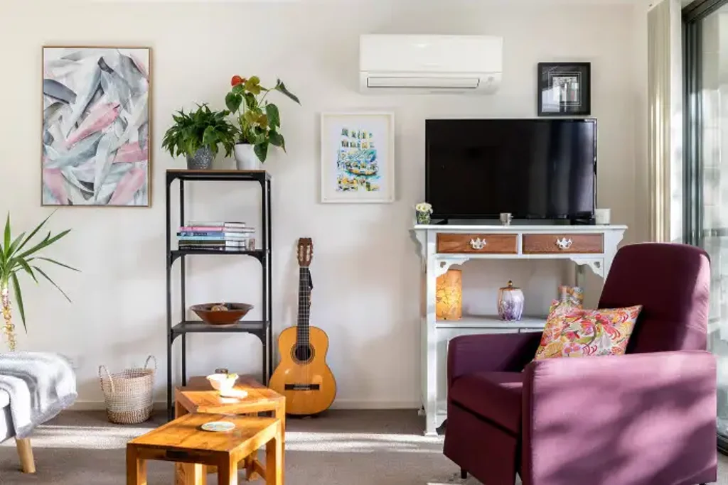 Light-filled living with style and space