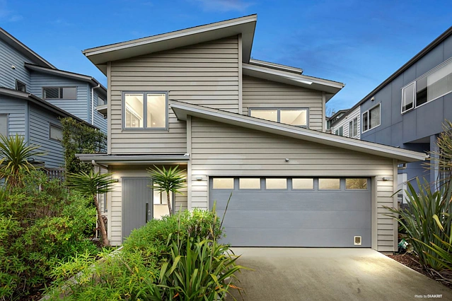 90 Kaipatiki Road, Glenfield, North Shore City