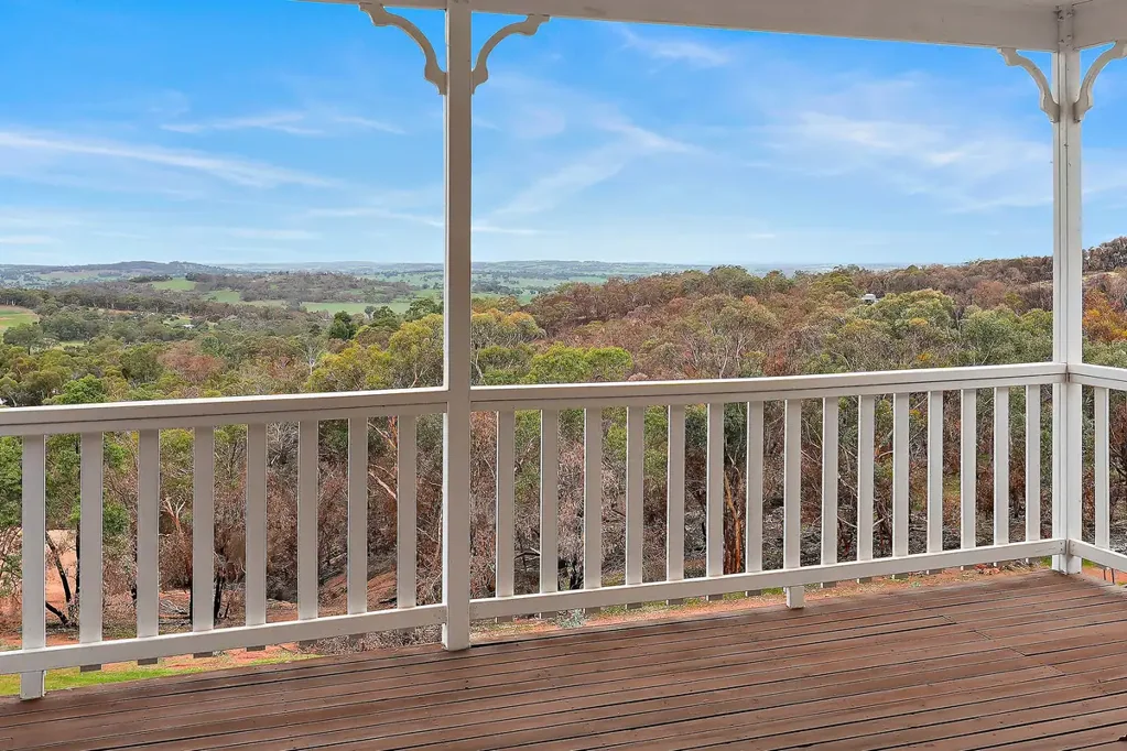 Wandering 5Moenga Stunning Queenslander Home with Panoramic Views on Acreage Property in the Blackboy Springs Estate, Wandering