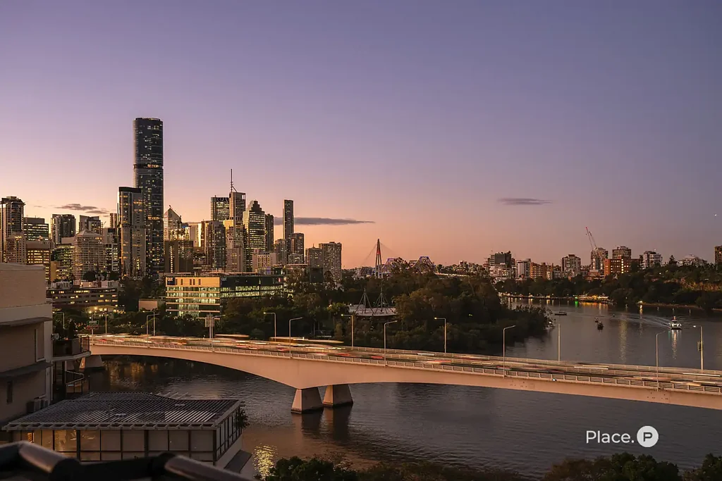 South Brisbane 2房 South Brisbane河滨瑰宝 东向阳台宽敞 开敞式布局 两个车位 Resort泳池健身中心 步行生活中心 A Rare Opportunity Where Lifestyle, Position and Long-Term Value Converge