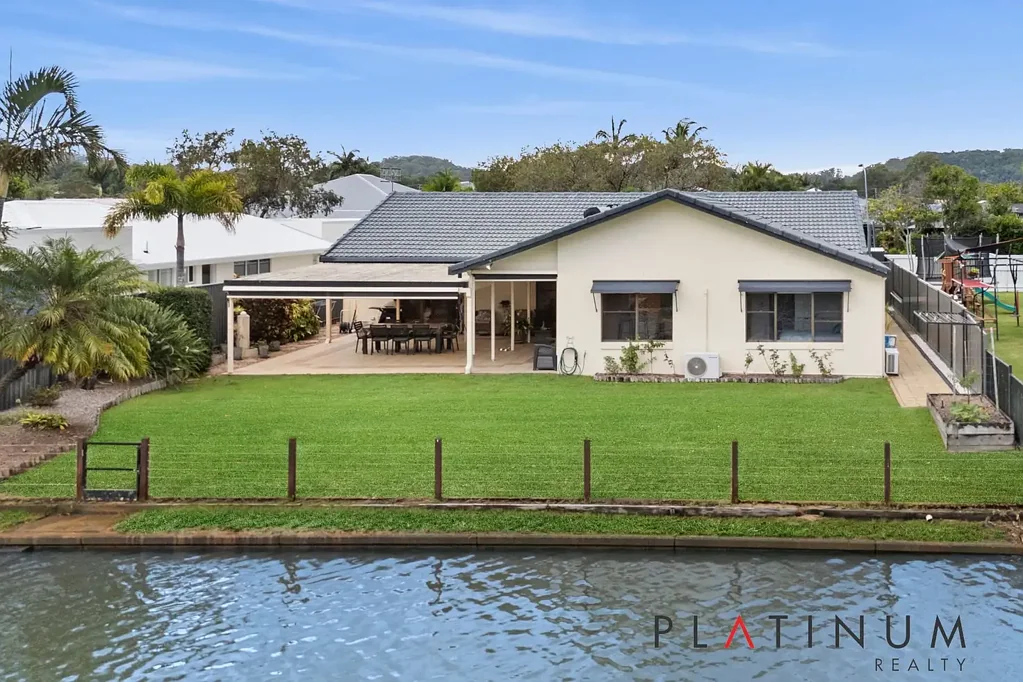 Currumbin Waters 4Kwarto An Exceptional Opportunity Awaits – Submit Your Offer Today!