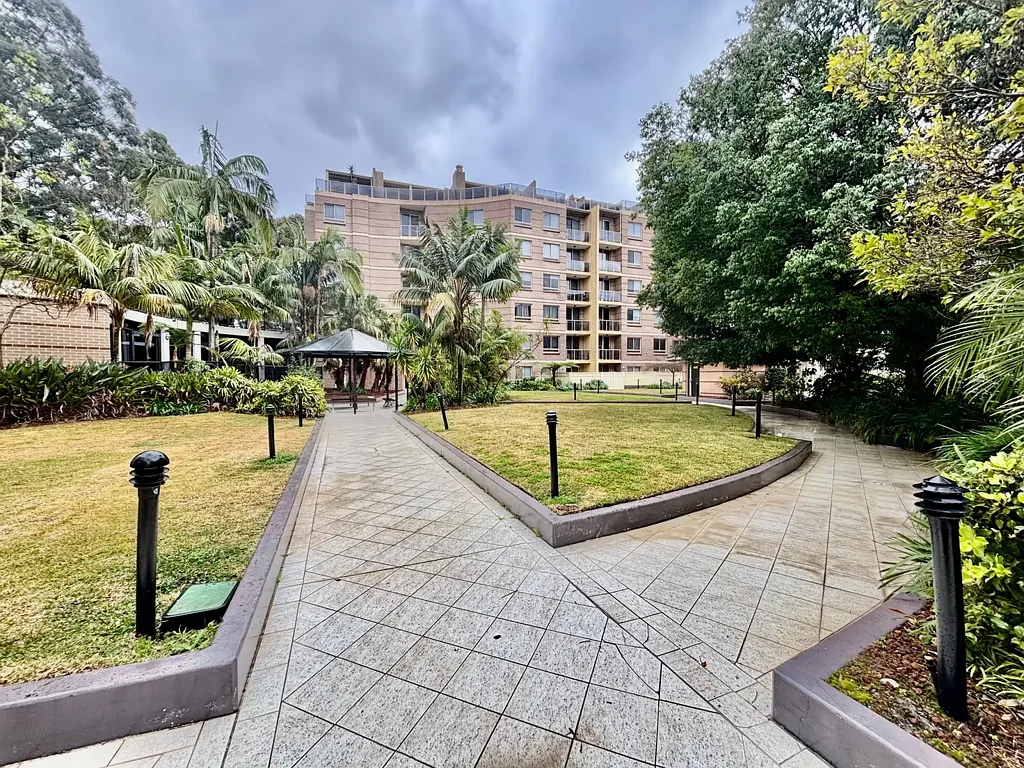 Modern 3-Bedroom Apartment Penthouse in Prime Wolli Creek Location - DEPOSIT TAKEN!!