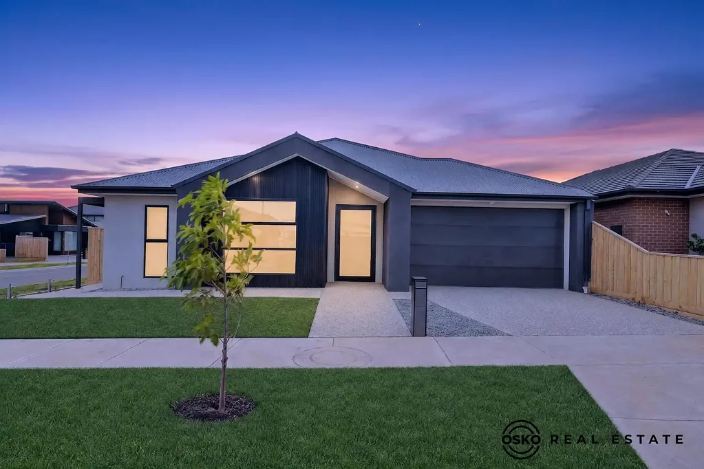 Deanside 4Phòng ngủ Architectural Elegance on  400sqm | Brand-New Luxury Family Home with Display Home Appeal
16 Wilmington Street, Deanside VIC 3336