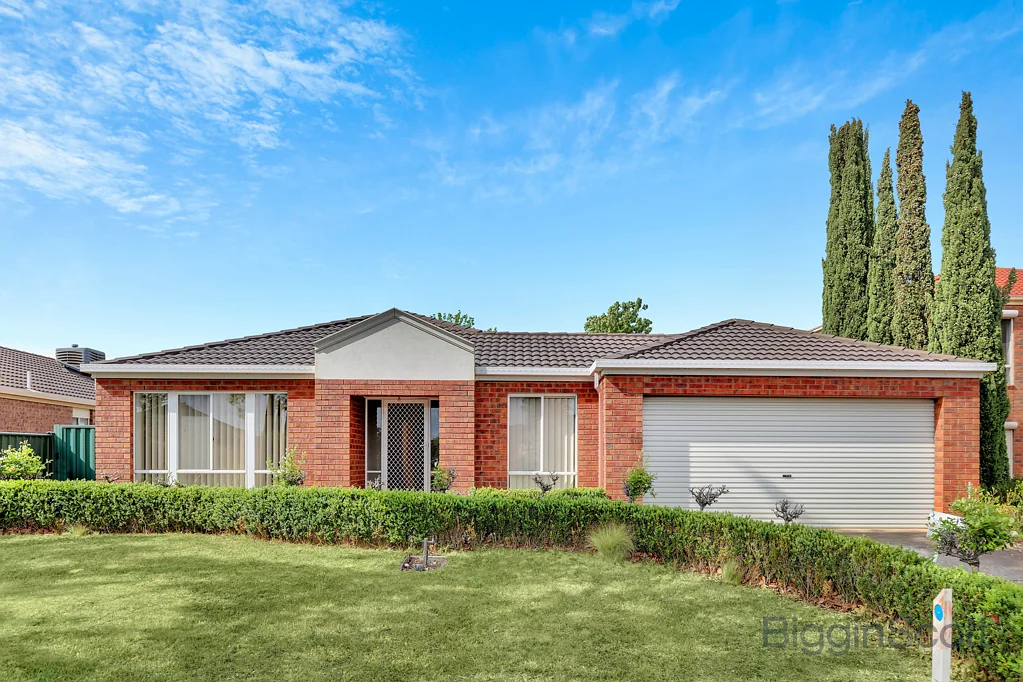 25 Strickland Crescent, Burnside, VIC 3023