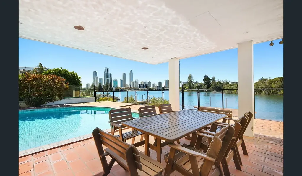Surfers Paradise 5غرفة نوم Blue-Chip Main River Holding with Protected Skyline Views (696m²)