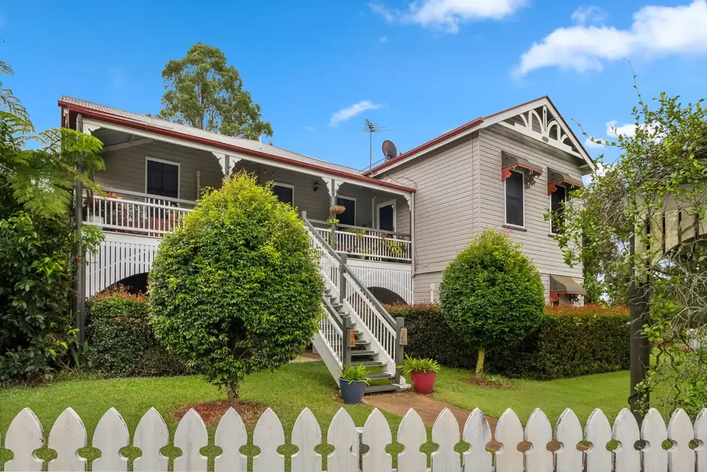 Burpengary 4 Bedroom Original Renovated Farmhouse - Dual Living Potential