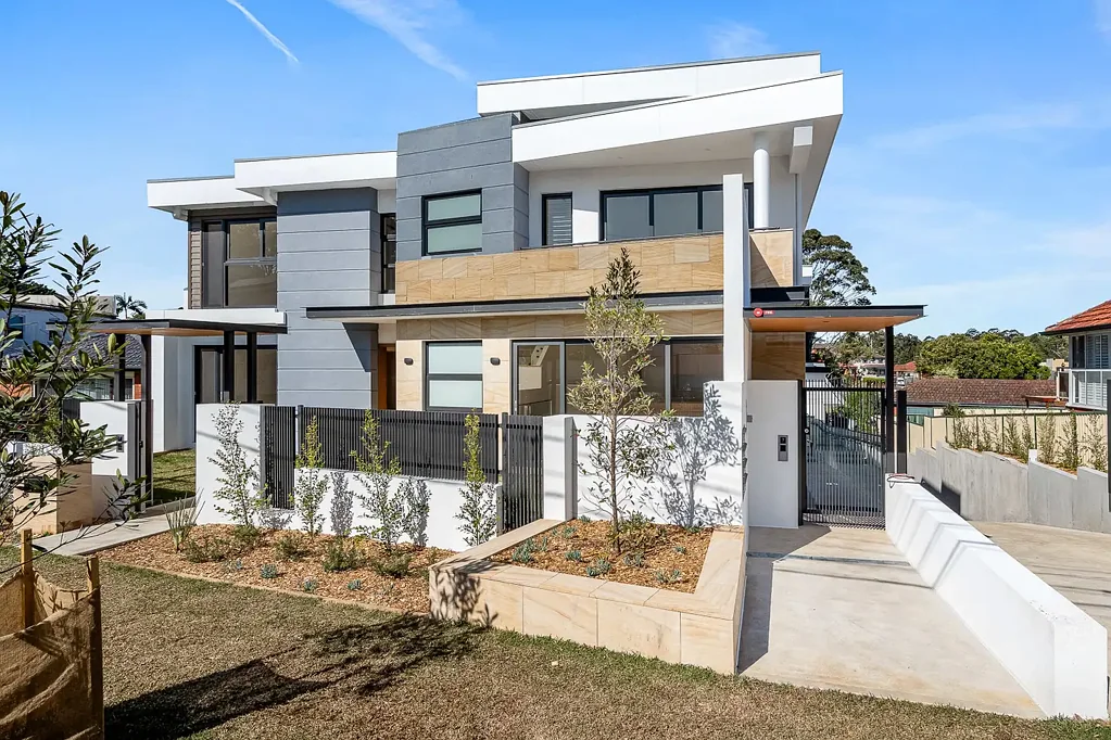 Tri Level Luxurious Townhouse