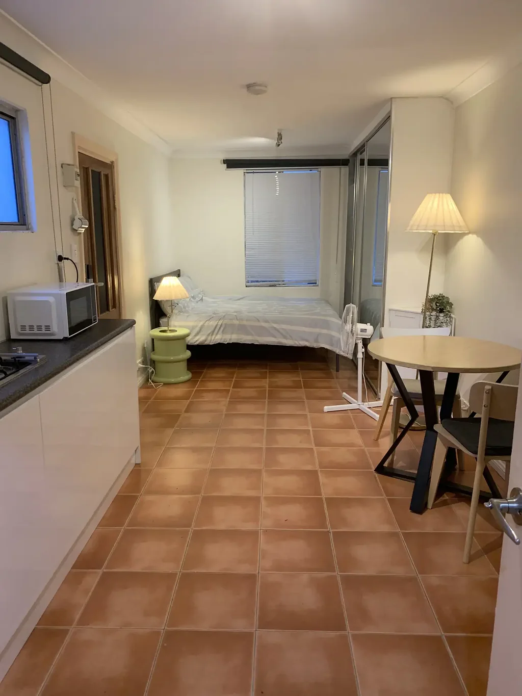QUIET AND PRIVATE BEDSIT/BACHELOR FLAT - NEWTOWN