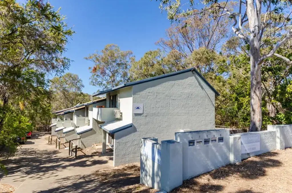 SPACIOUS FULLY AIRCONDITIONED TOWNHOUSE CLOSE TO CBD!