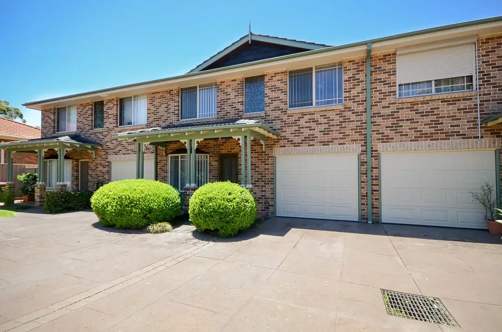 Three bedroom townhouse in convenient location