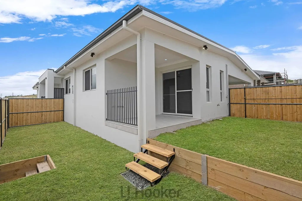 NEAR NEW MODERN GRANNY FLAT!!!