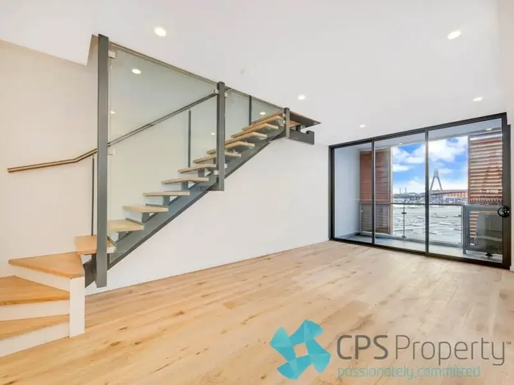 FULLY FURNISHED SPLIT LEVEL TWO BEDROOM RESIDENCE IN LANDMARK 'PIER99' COMPLEX