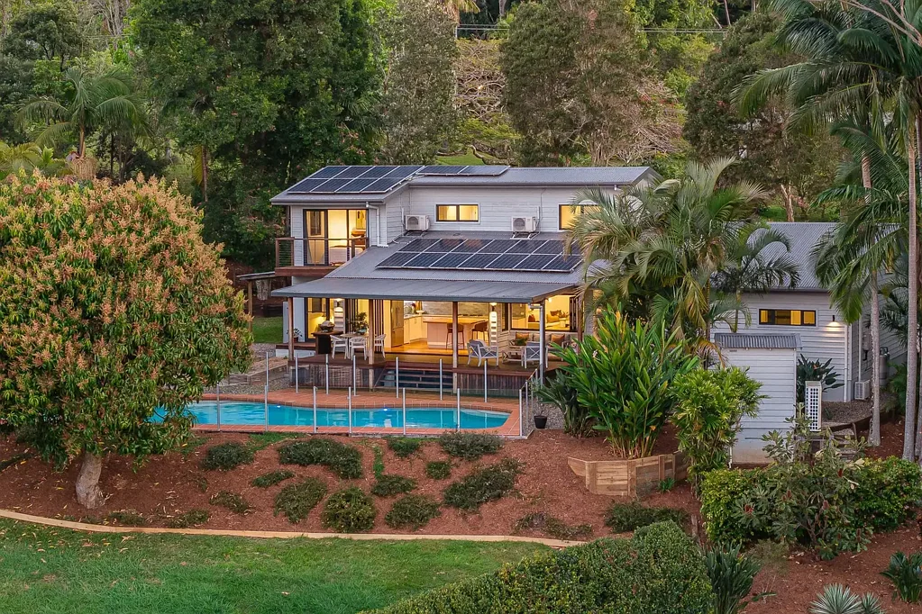 Ewingsdale 6房  An Immaculately Renovated Home With Pool, Second Dwelling, Home Office In A Private Treetop Setting