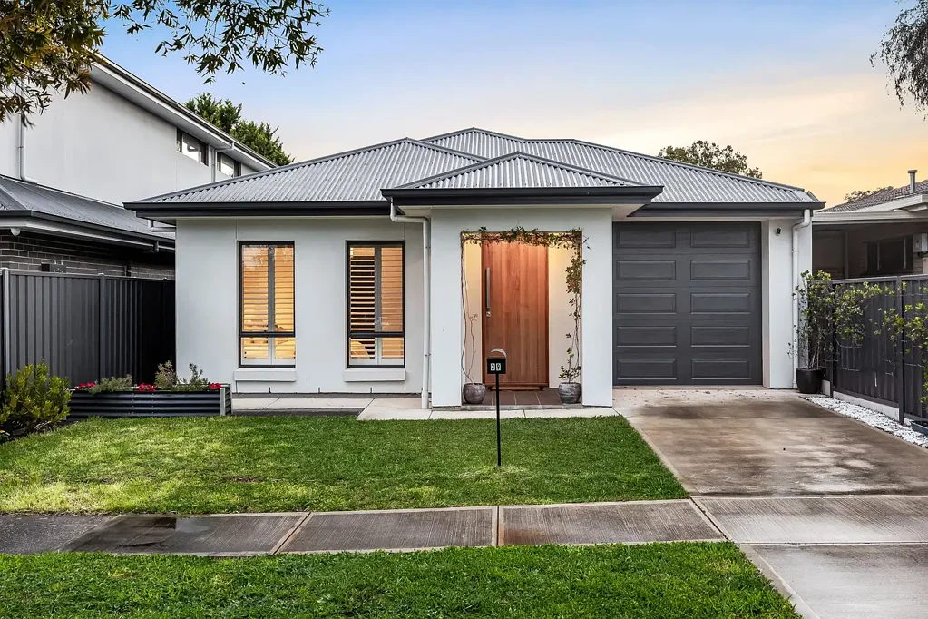 Klemzig 3 Bedroom Flash Family Living in a Modern Lowset Close to Linear Park.