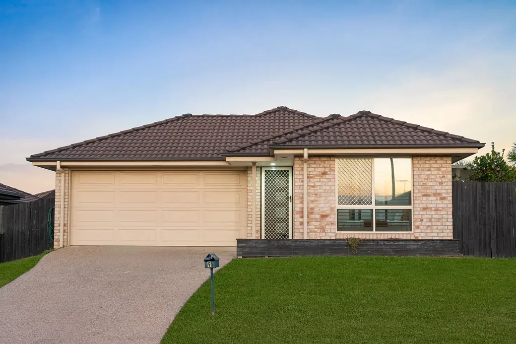 Crestmead 3房 空置，即刻入住，潜力无限！ VACANT, READY TO GO & PACKED WITH POTENTIAL!