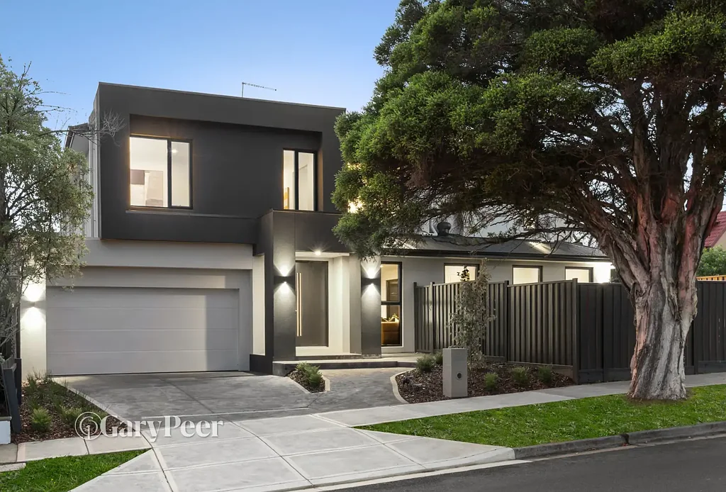 Bentleigh 4房 现代设计奢居 石材厨房Bosch电器 无缝室内外 双车位车库 步行商圈学校 Brand new modern luxury in prime location