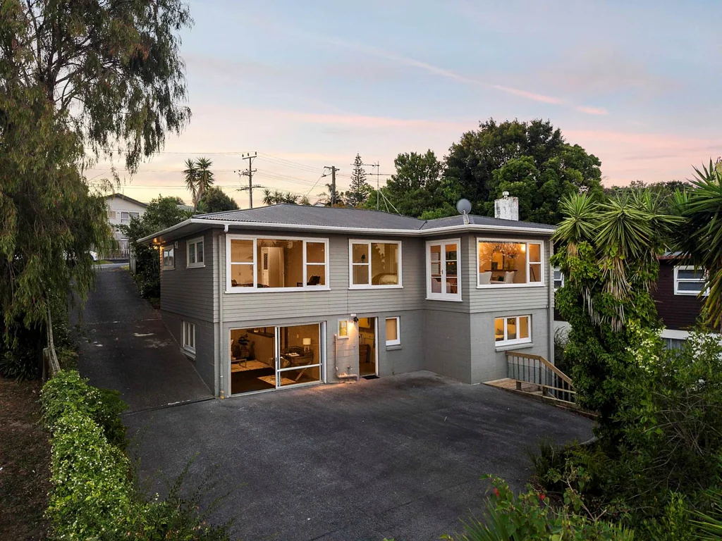 88 Chivalry Road, Glenfield, North Shore City, Auckland
